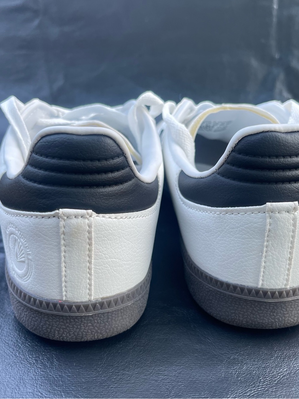 Adidas Samba Men’s White & Black Classic Sneakers 7 - Picture 5 of 8